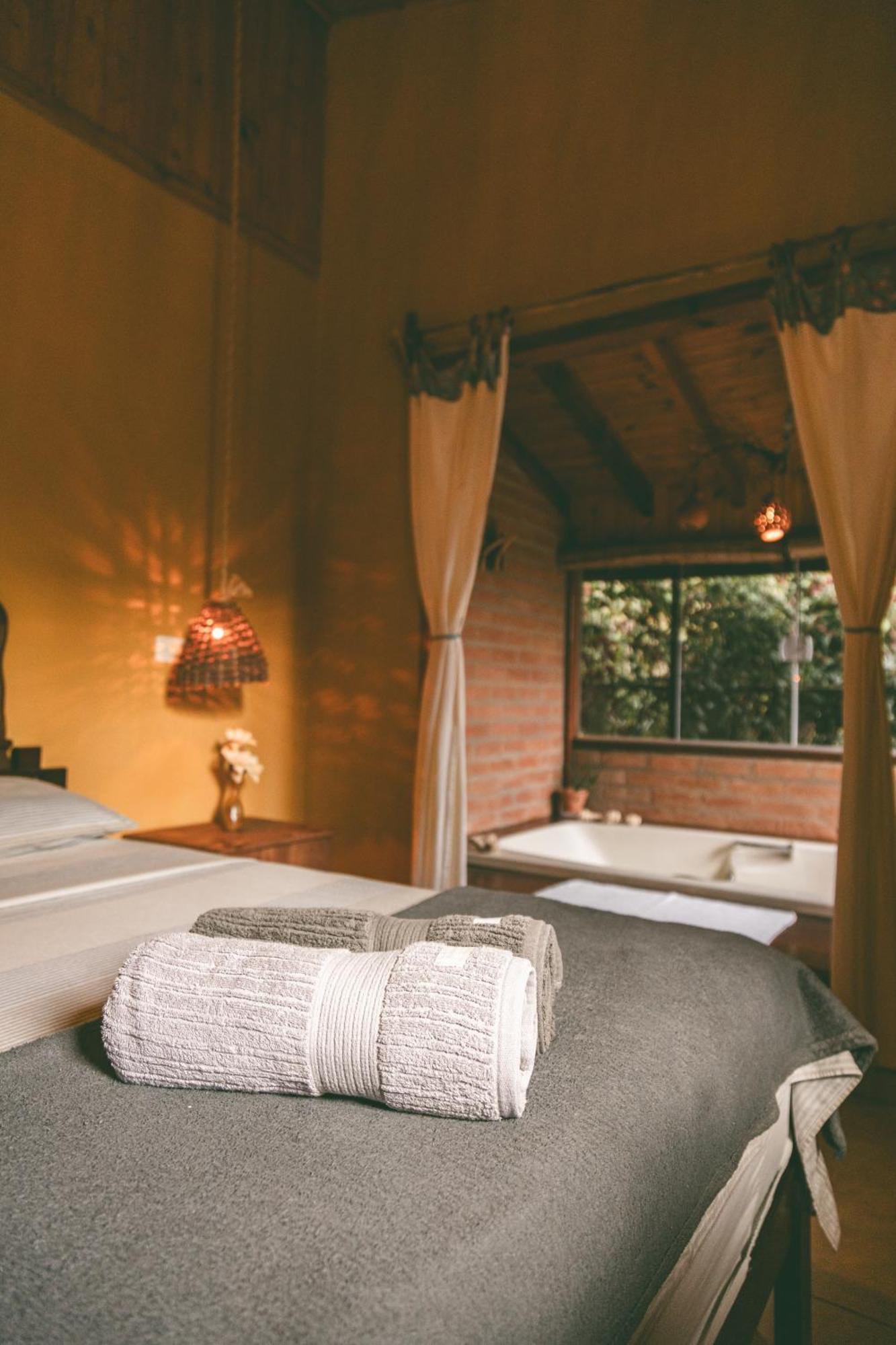 Casa Pedacinho De Ceu Com Banheira De Hidromassagem E Lareira Villa Сао Бенто до Сапукай Екстериор снимка